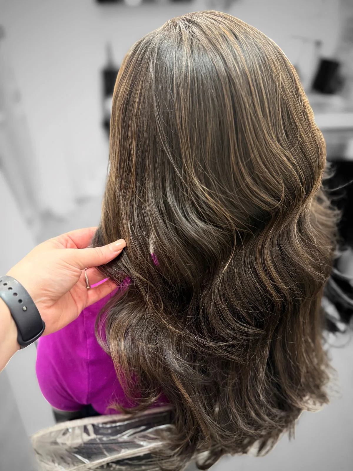 Castano con mechas balayage en tonos miel calidos