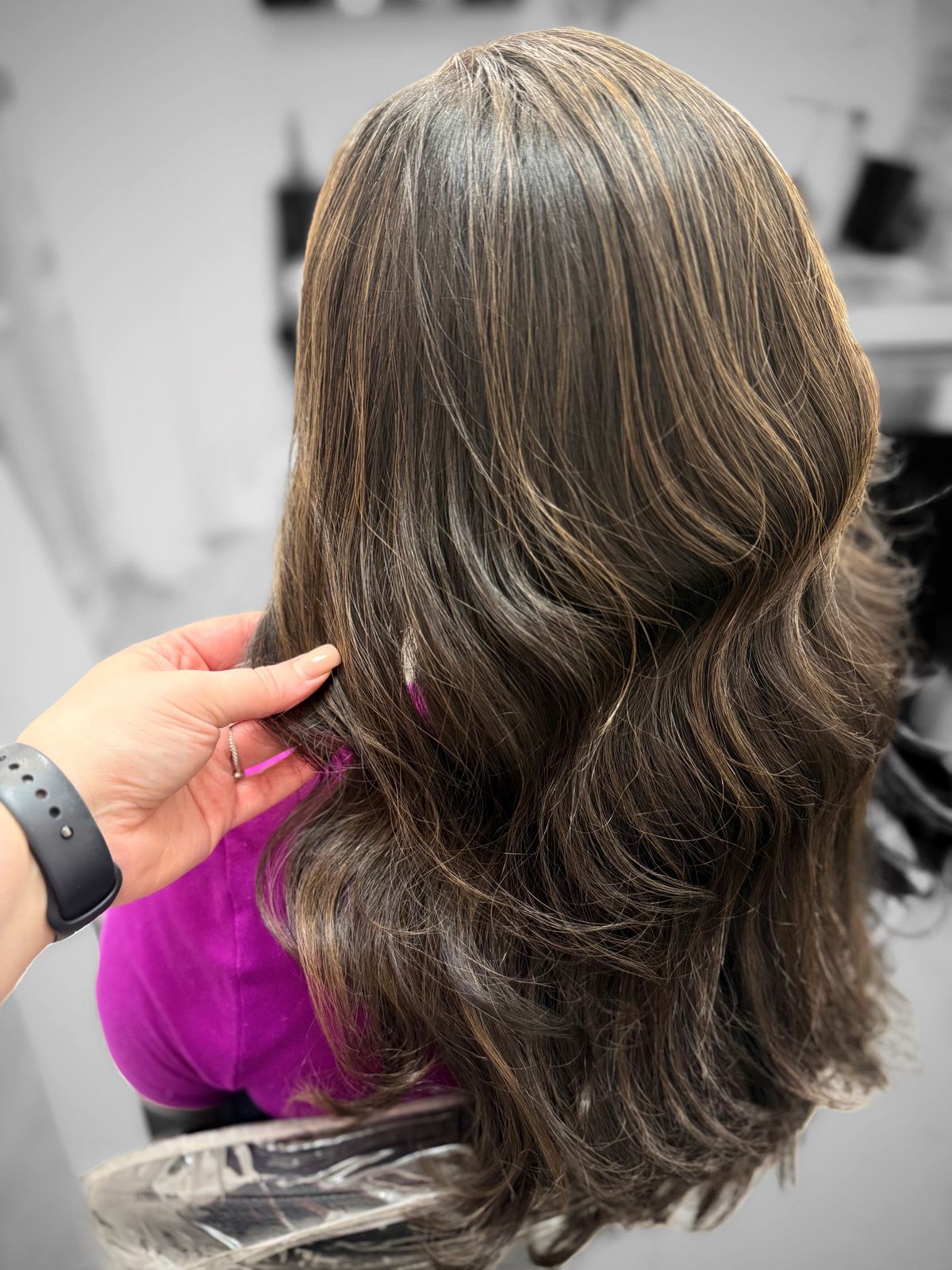 Castano con colpi di sole balayage in tonalità miele calde